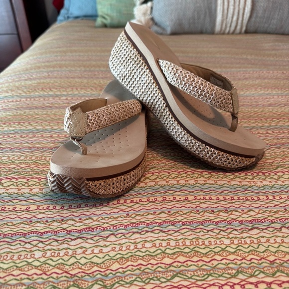 VOLATILE Island Wedge Sandals for Women Slip-On Thong Platform Style Size 9 - Picture 9 of 10